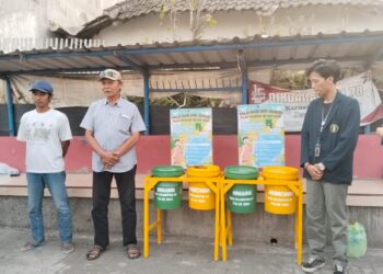 Kelola Sampah Mandiri, Mahasiswa KKN FIA UB Dirikan Bank Sampah di Desa LumbangsariĀ