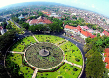 Menikmati Keindahan Taman di Kota Malang