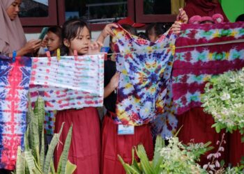 MPLS SDN Kombangan 1 Kenalkan Eskul Batik Sibori