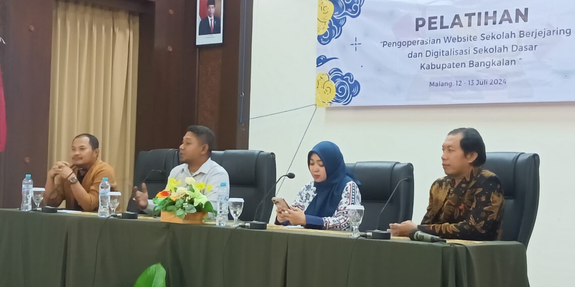 35 SD Bangkalan Ikuti Pelatihan Digitalisasi dan Website Sekolah 