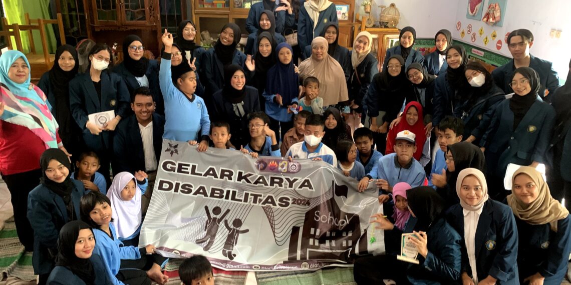 Unit Diari Brawijaya EKM UB Gelar Karya Disabilitas di SLB Bhakti Pemuda