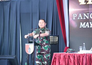 Pangdam V/ Brawijaya Minta Prajurit 512/QY Miliki Disiplin dan Inisiatif di Daerah Operasi