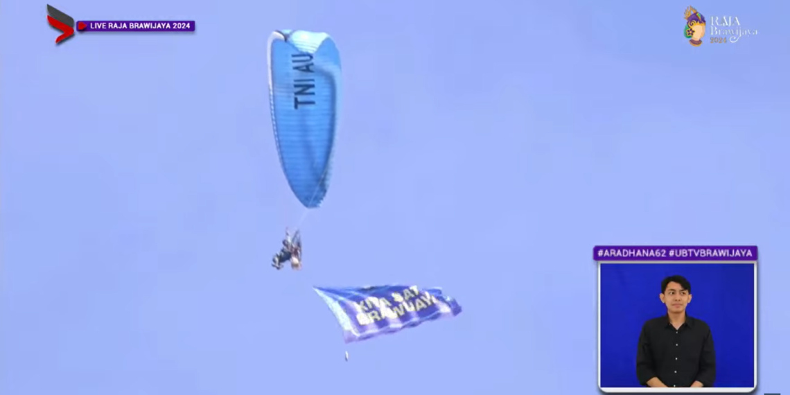 RAJA Brawijaya 2024, Paramotor TNI AU Turut Meriahkan Acara