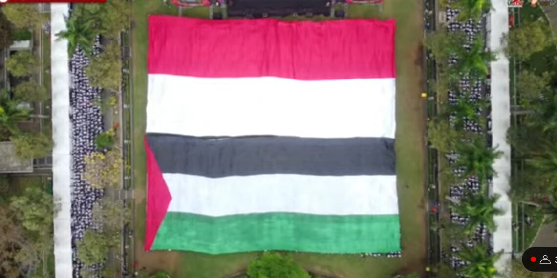 Suarakan Dukungan, UB Bentangkan Bendera Palestina di Open House Raja Brawijaya 2024