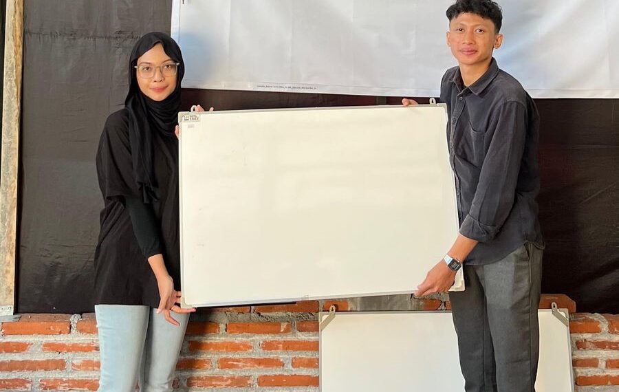 Malang Meroda Berikan Bantuan Sarana Pembelajaran Anak di Kota Malang