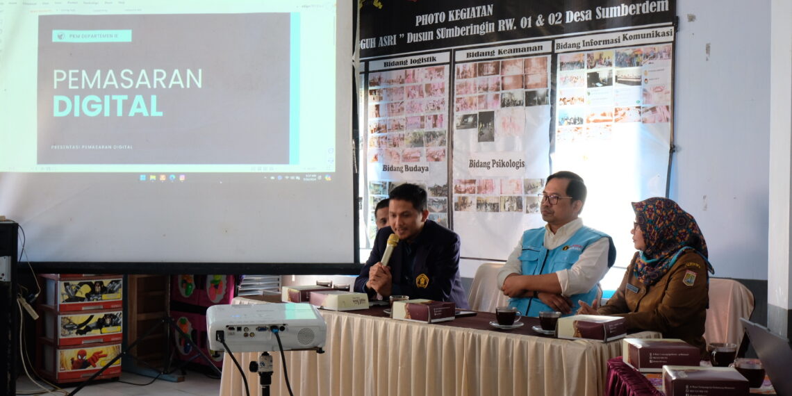 Tim Pengmas DIE FEB UB Asah Skill Pemasaran Digital Bumdesa Sumberdem Kabupaten Malang