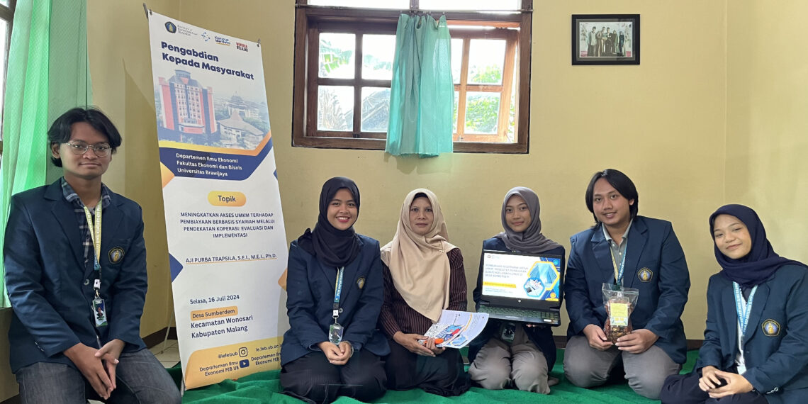 Dosen dan Mahasiswa Ilmu Ekonomi FEB UB Kenalkan Pembiayaan Syariah untuk Akses UKM dan BUMDesa Sumberdem