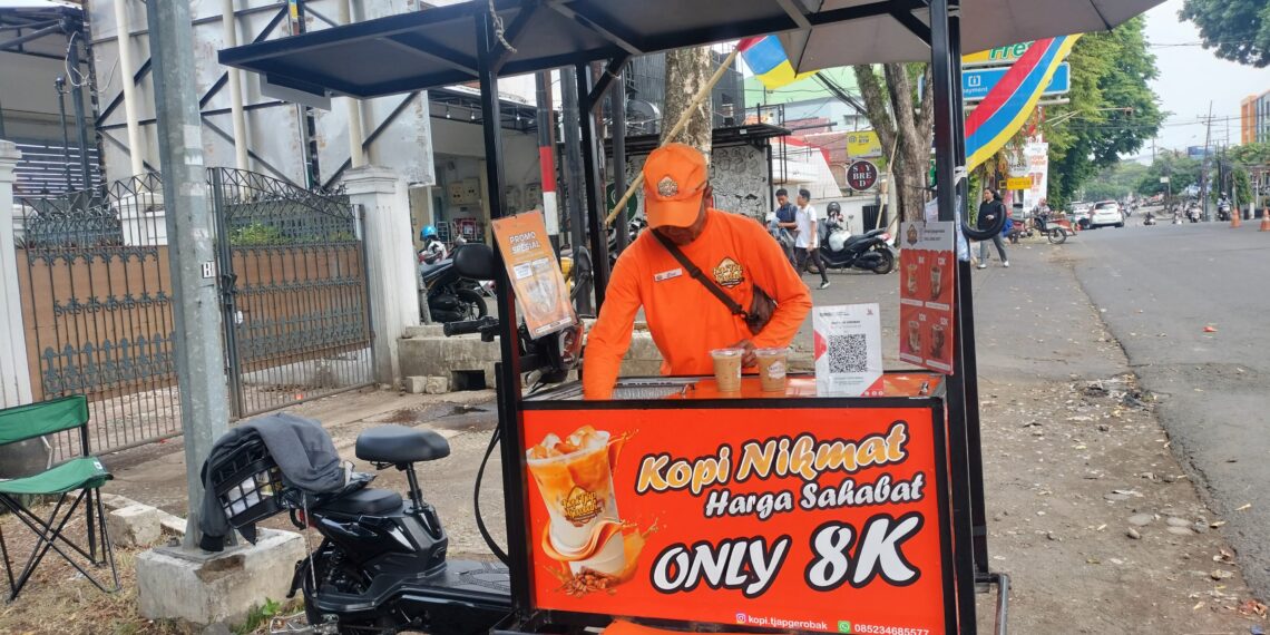 Kopi Gerobak Merakyat, Bawa Cita Rasa Kafe di Jalanan Malang
