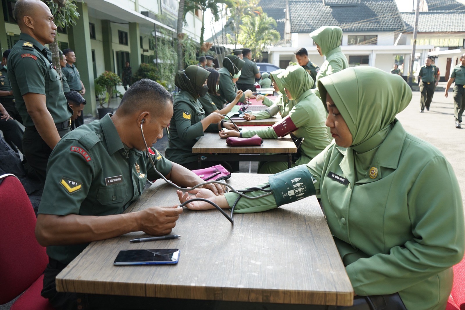 Sambut HUT TNI ke-79, Korem 083/Bdj Gelar Donor Darah - Kanal24