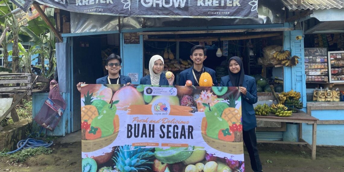 Mahasiswa Ilmu Ekonoimi FEB UB Bantu Brand dan Logo UMKM Desa Sumbertempur