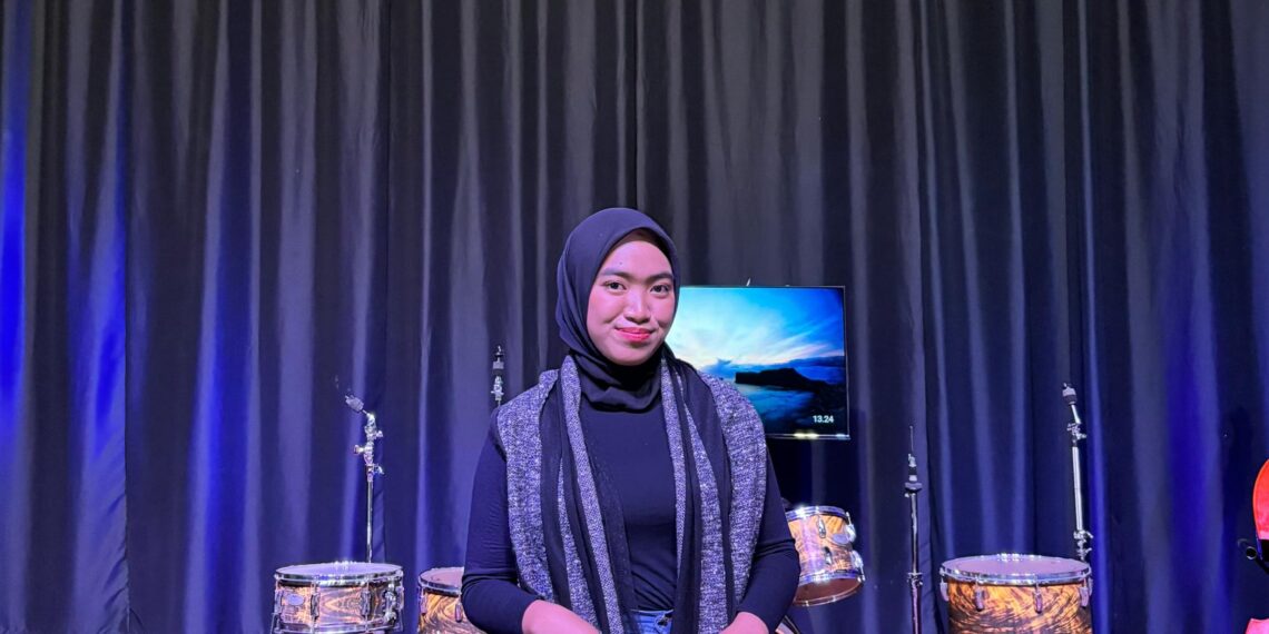 Inaz, Mahasiswa UB Berprestasi di Dunia Tarik Suara