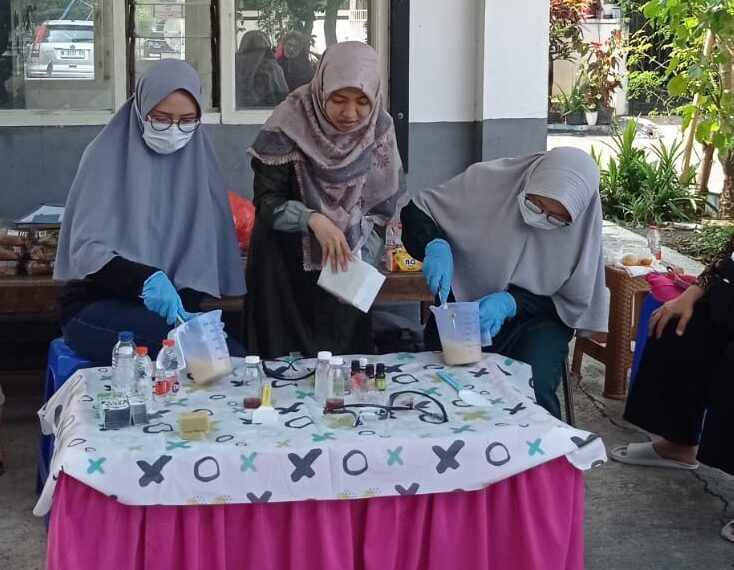 UB Latih Warga Kelola Sampah Organik Jadi Sabun Eco-Enzyme