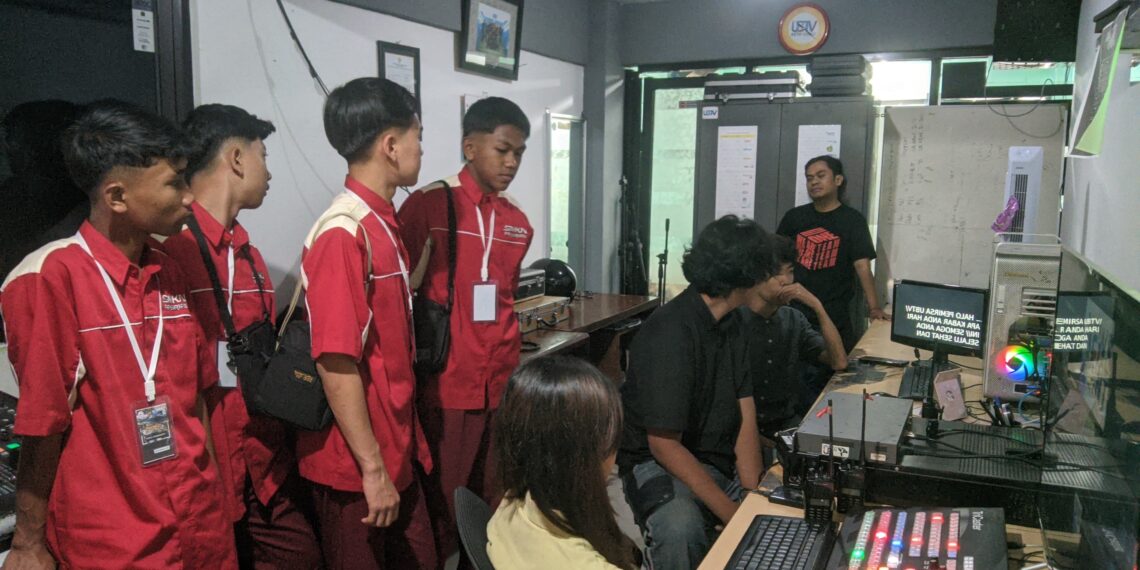 Edukasi Industri Media SMKN 1 Pasirian Belajar Langsung di UBMedcom