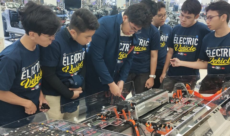 UB Kirim Mahasiswa Teknik ke Beijing untuk Pelatihan Kendaraan Listrik