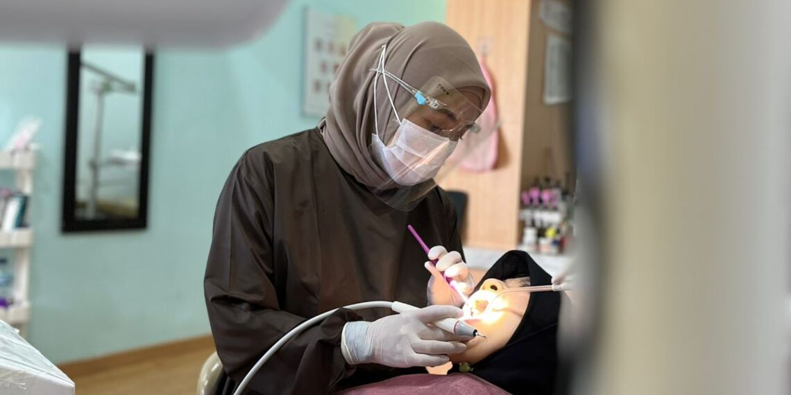 Behel: Gaya atau Kesehatan? Dokter Gigi atau Tukang Gigi?