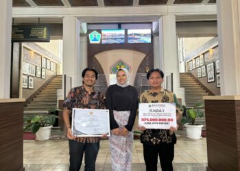 Teliti Madu Hutan Dahan, Mahasiswa UB Raih Juara 1 Inovasi Teknologi