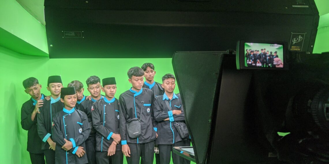 Kunjungan SMK Darul Hikmah ke UB Medcom, Tingkatkan Pemahaman Tentang Digitalisasi Media