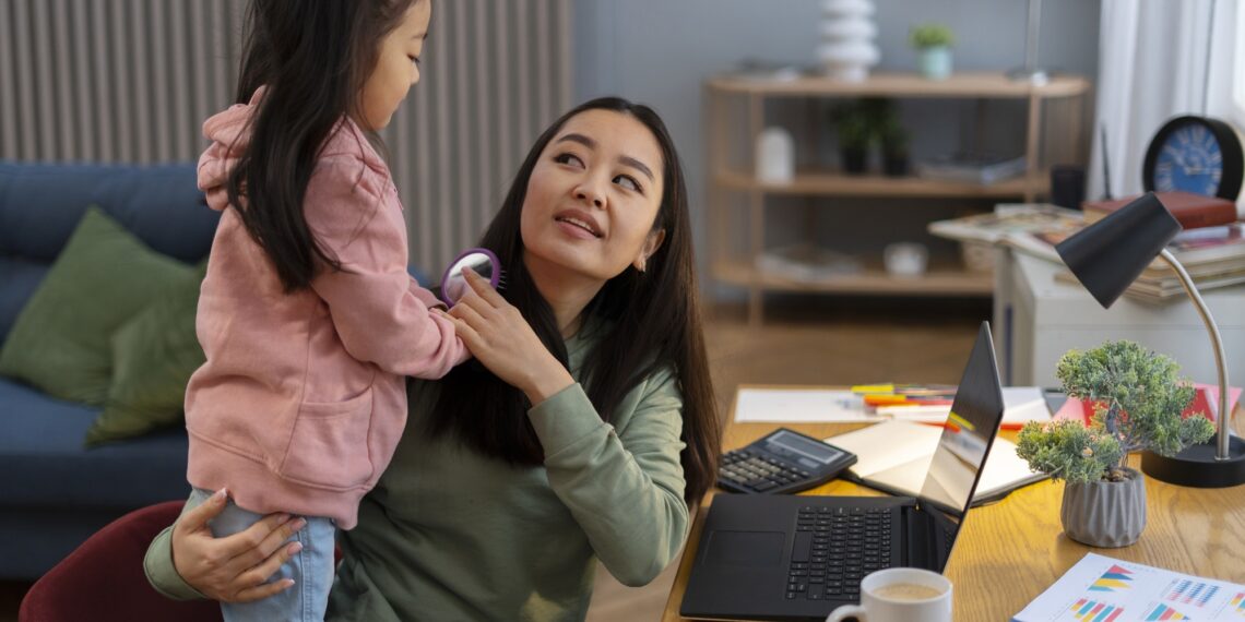 Ibu Bekerja : Bagaimana Memyeimbangkan Karir dan Keluarga