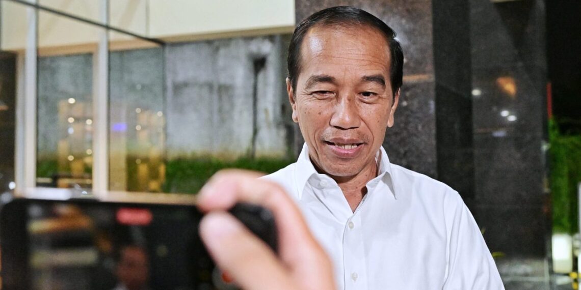 Menakar Langkah Politik Jokowi Usai Lepas dari PDIP