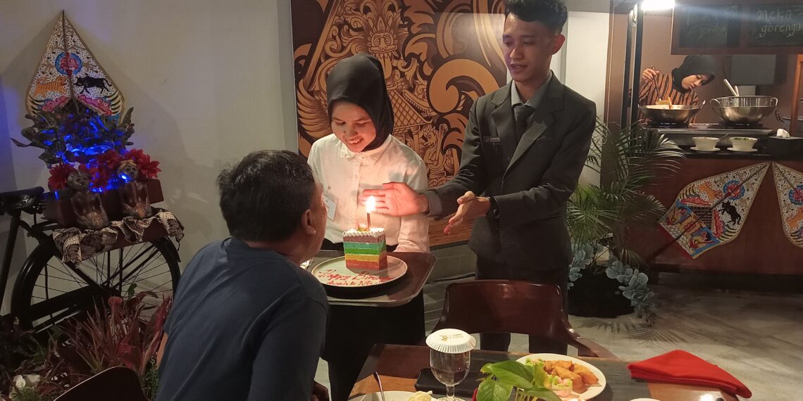 Surprise Ultah untuk Pengunjung Rayz Hotel UMM 