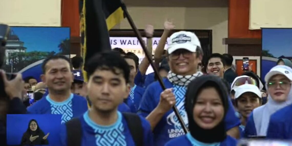 Pelari Napak Tilas Raden Wijaya 2025 Disambut dalam Sidang Pleno Dies Natalis ke-62