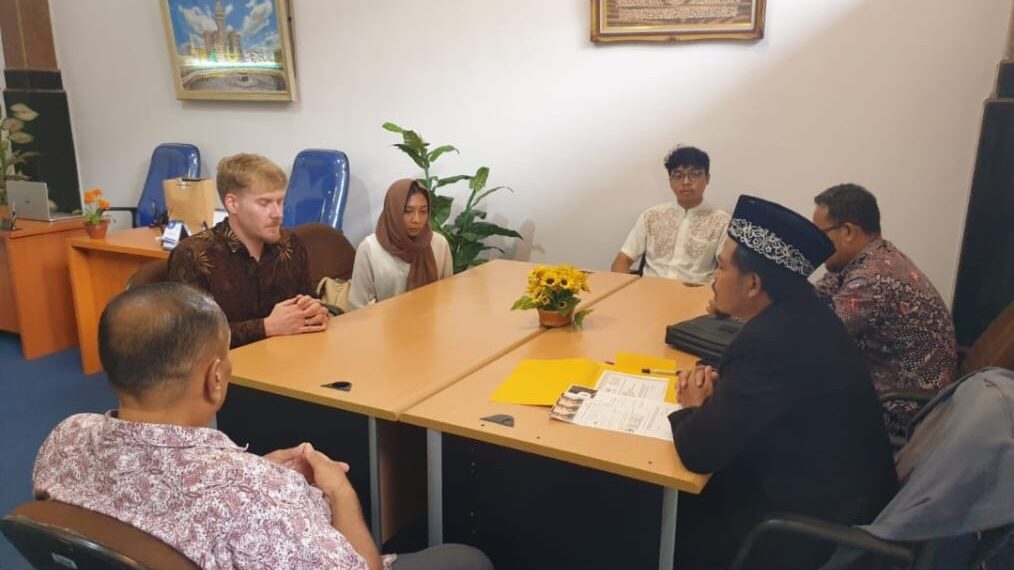 Mualaf Center MRP UB Bimbing Syahadat Warga Belanda