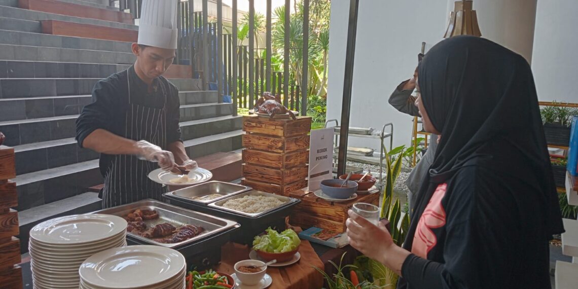 Ahiri Libur Panjang Rayz Hotel Sajikan Bebek Peking