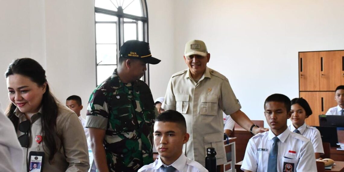 Danrem 083/Bdj Dampingi Kunker Menhan RI di SMA Taruna Nusantara dan PT. Pindad Turen