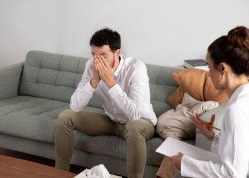 Konsultasi Kesehatan Mental, Kapan Harus ke Psikolog atau Psikiater?