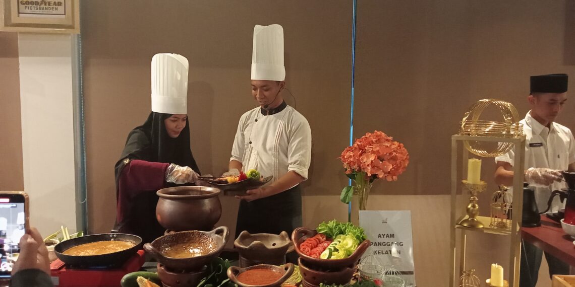 Chef Krisna Ajak Pengunjung Masak Ayam Panggang Kelaten