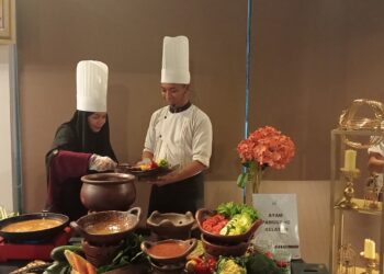 Chef Krisna Ajak Pengunjung Masak Ayam Panggang Kelaten