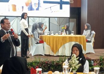 Siswa SMKN 1 Pogalan Belajar Table Manner di Rayz Hotel UMM Malang