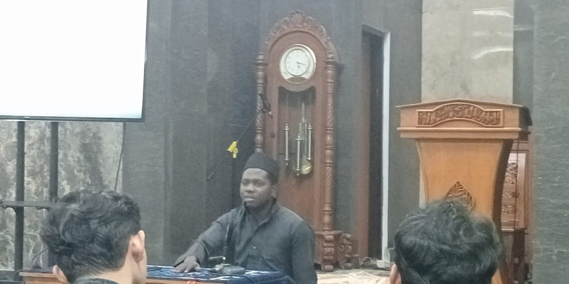 Ustadz dari Gambia Hadirkan Nuansa Internasional Kajian Ramadhan FIA UB 