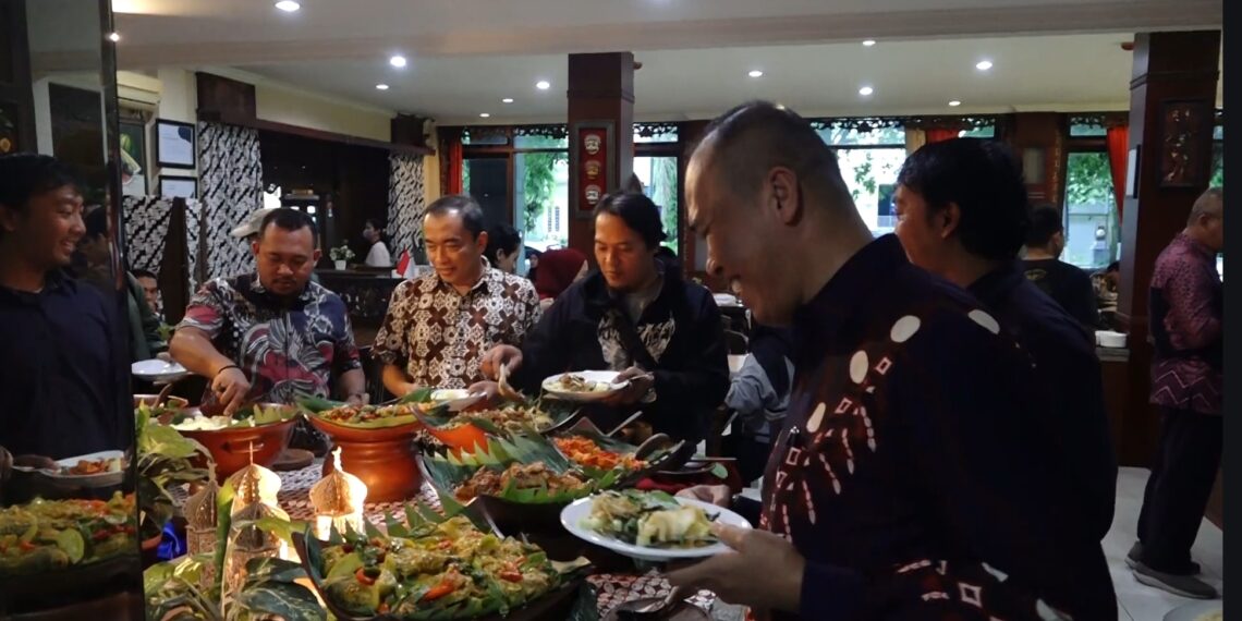 Kampung Ramadan UB Guest House, Sensasi Buka Puasa Ala Nusantara
