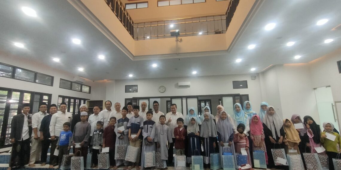 Wujud Rasa Syukur, FT UB Berikan Santunan Anak Yatim