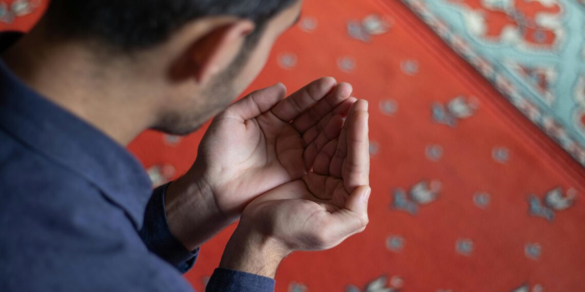 Mau Curhat? Dengan Allah Saja!
