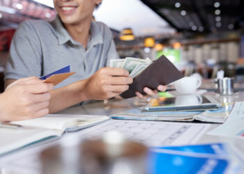 Rupiah Menguat, Dolar AS Tertekan Perang Tarif