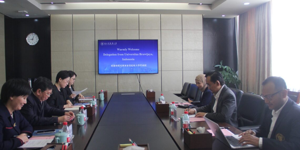 Kunjungan Rektor UB ke ZCMU Bahas Riset Obat Tradisional dan Genomik