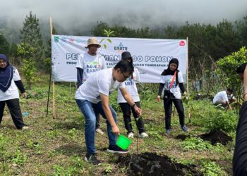 Konservasi Lingkungan, ABC Indonesia Tanam Pohon di DAS Arjuno-Welirang