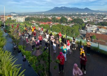 Semangat Kartini Melalui Senam Pagi di Skyroom Cafe The 1O1 Malang OJ