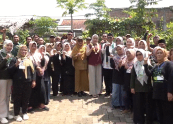 DLH dan Ketua DPRD Barito Kuala Sambangi Kampung Semar Arjosari