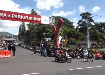 Flattrack Vespa Warnai Semangat Halalbihalal