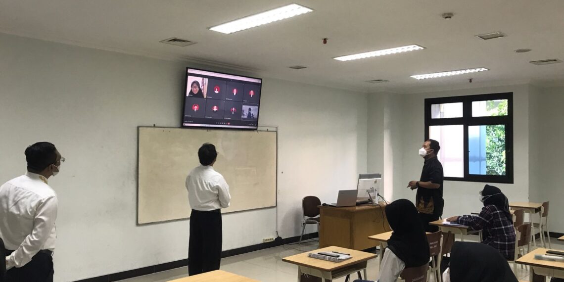 Dosen Kerja Keras, Gaji Tertinggal: Ancaman Nyata bagi Masa Depan Pendidikan Tinggi