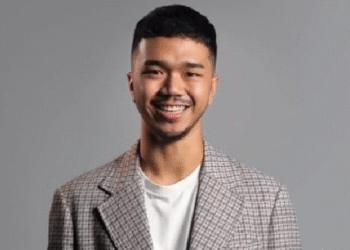 Kristo Immanuel Debut sebagai Sutradara Film Dark Comedy “TINGGAL MENINGGAL”