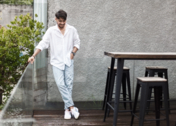 Outfit Kemeja Putih, Tren Fashion agar Terlihat Lebih Elegan