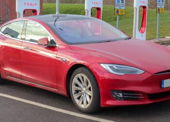 Tesla Model S Menjadi Simbol Masa Depan Otomotif