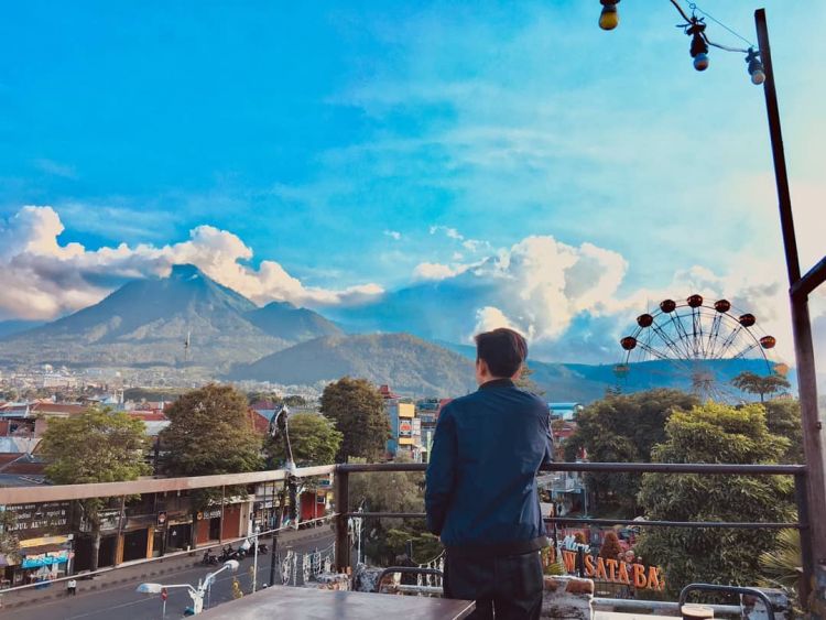 Senja Kopi Batu: Nyore Penuh Cerita dengan Secangkir Kopi