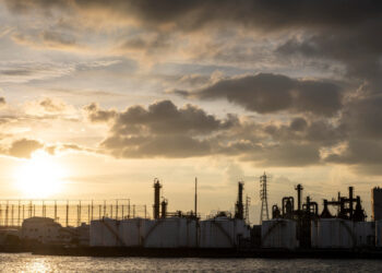 Harga Minyak Anjlok Imbas Konflik Iran-Israel