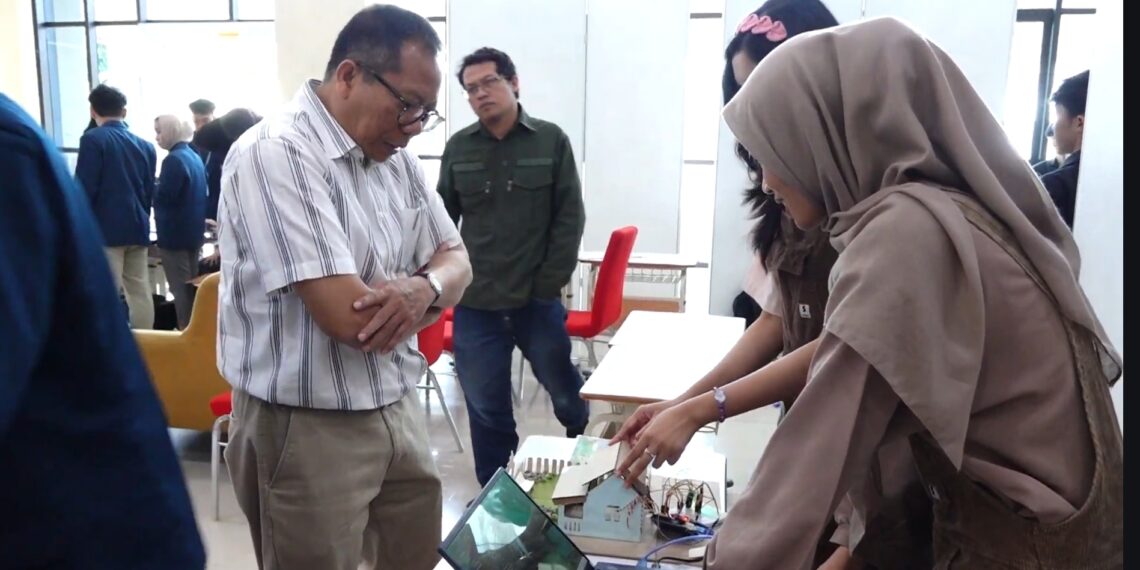 Mahasiswa TI Vokasi UB Tampilkan Inovasi di Tech Fair 2025