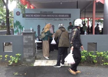 FKUB Bagikan Daging Kurban, Dari Kampus untuk Masyarakat